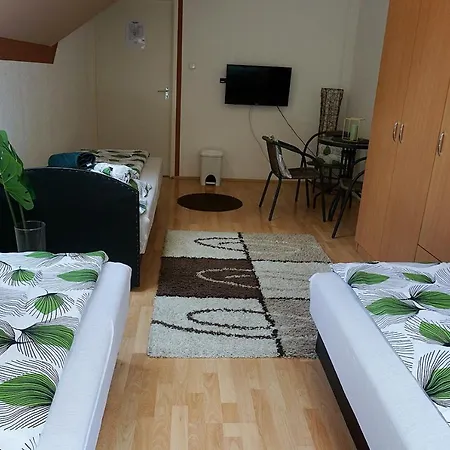 Berg Szallas Bed & Breakfast