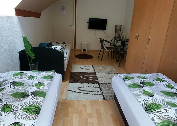 Berg Szallas Bed & Breakfast